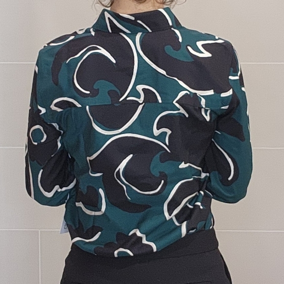 NWT Chico's No Iron Stretch Scroll Print Shirt Size 0 XS  Green and Black - Picture 6 of 10